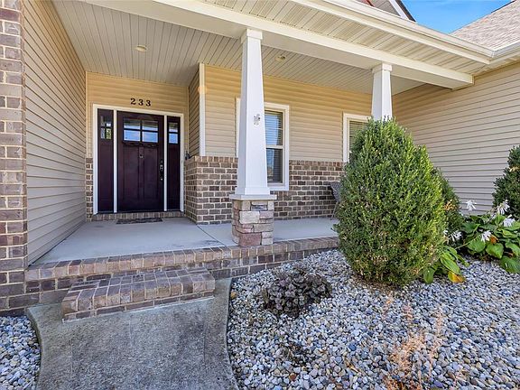 4th image of 233 Oakshire Dr E