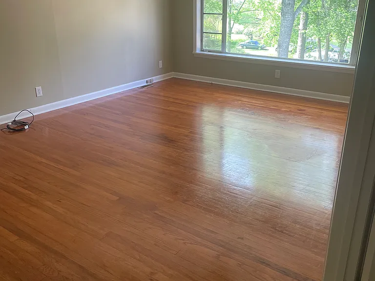 105 Suburban Dr — Photo 3