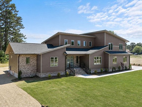 2nd image of 50 Wiggins Rd