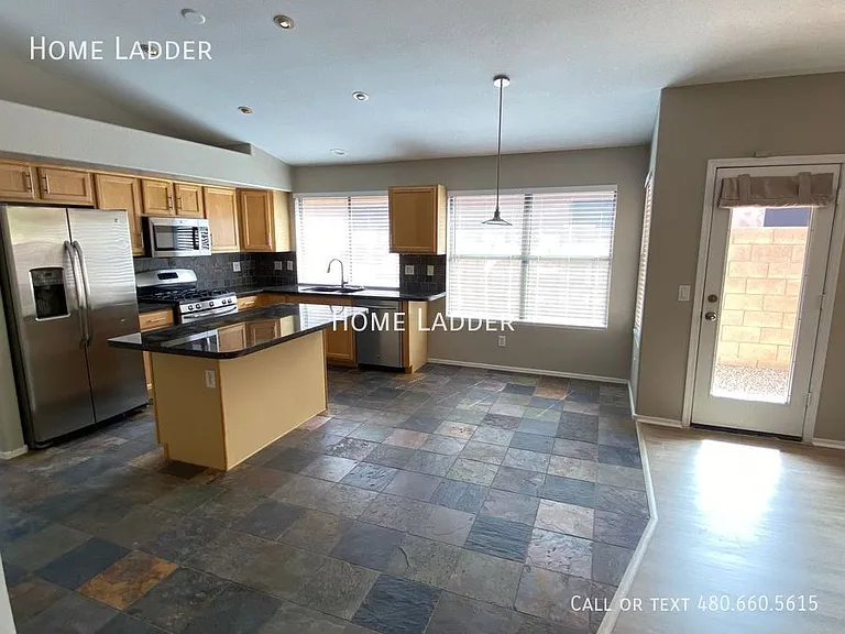 4723 E Weaver Rd — Photo 8
