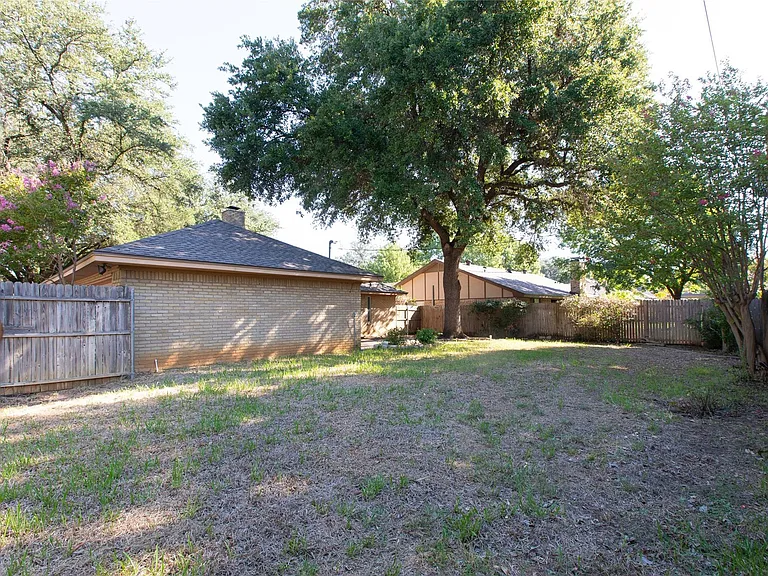 918 Tulane Dr — Photo 30