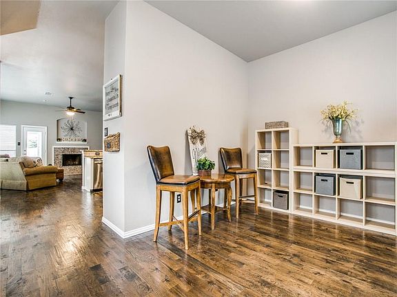 5th image of 514 Hilltop Dr