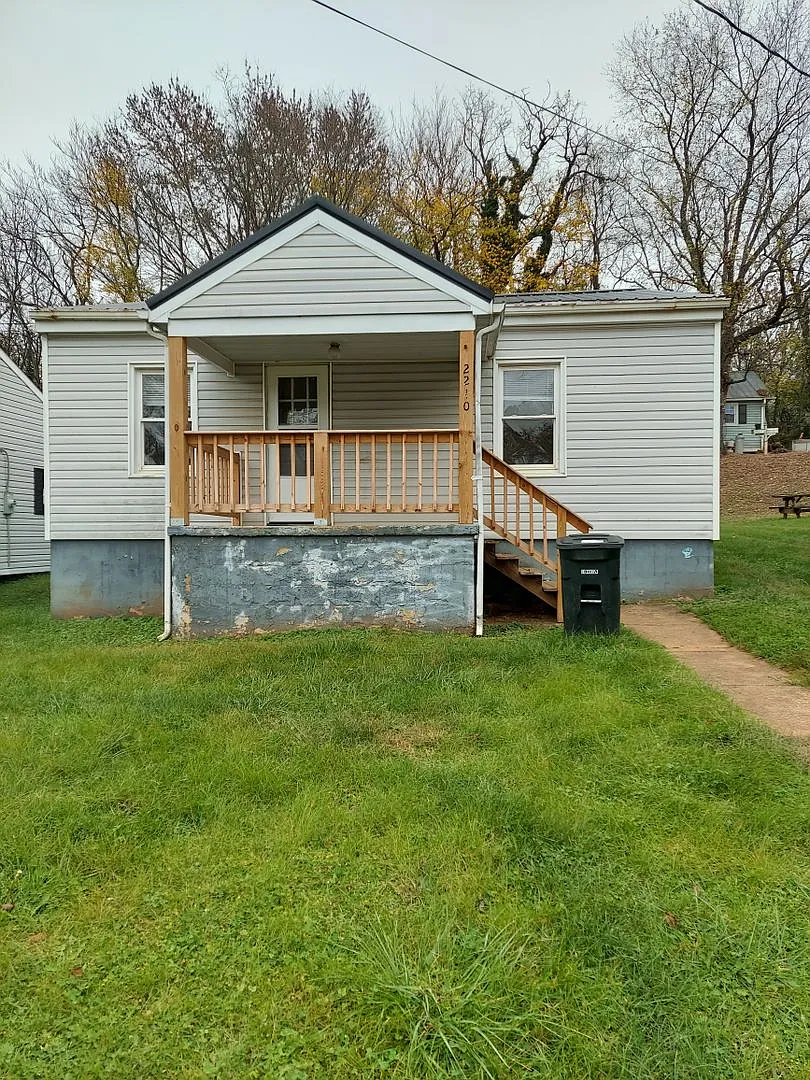 Nice Two Bedroom House Cozy two bedroom house off of Campbell Avenue! — Photo 2