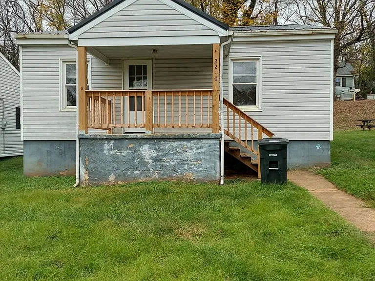 2210 Haden St — Photo 2