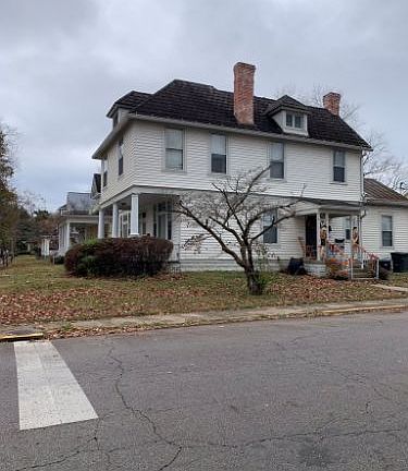 3rd image of 262 Church St