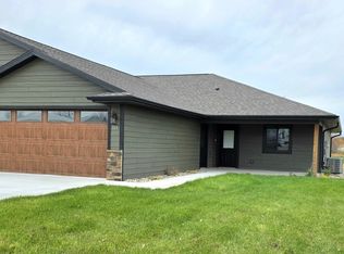 121 N Fairway St, Howard, SD 57349