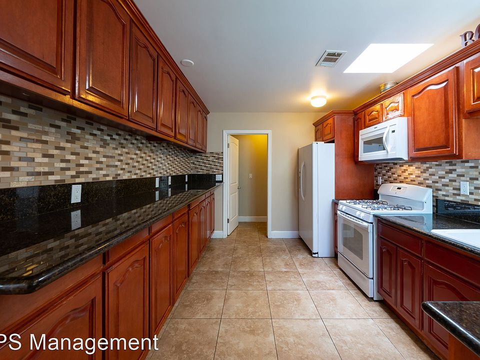 1st image of 1426 W 24th St #8570568