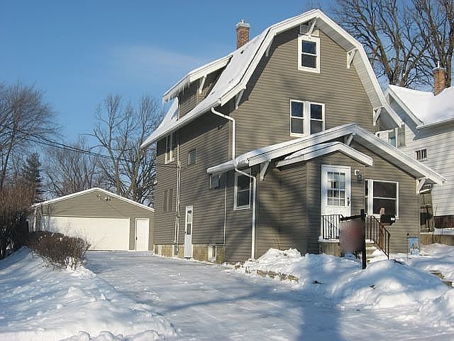 307 2nd Street NW
