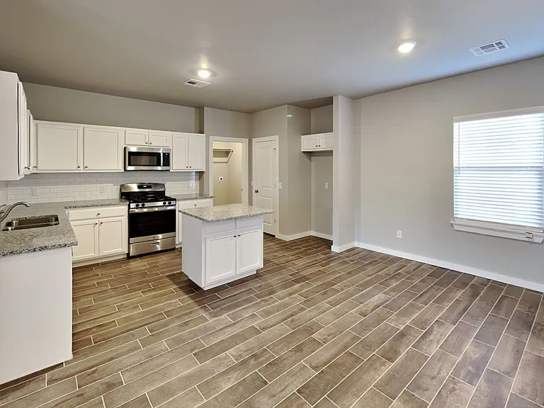 12432 Armstrong Dr — Photo 8