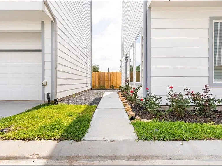 1740 Cove Crescent Ct — Photo 14