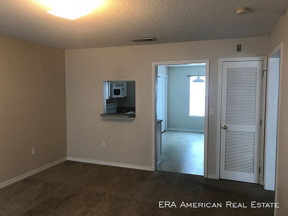 3rd image of 28 Garden Ln APT 14