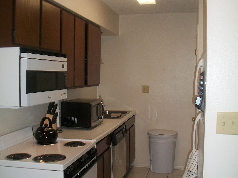 1st image of 3111 Heritage Dr APT 3