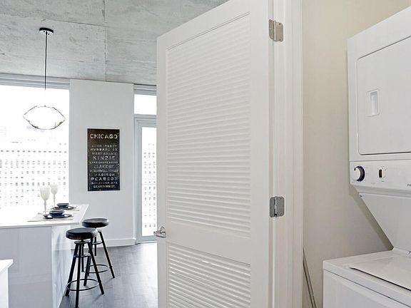 4th image of 230 W Grand Ave #1204
