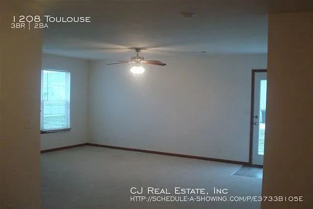 3 bed, $1,395 — Photo 3