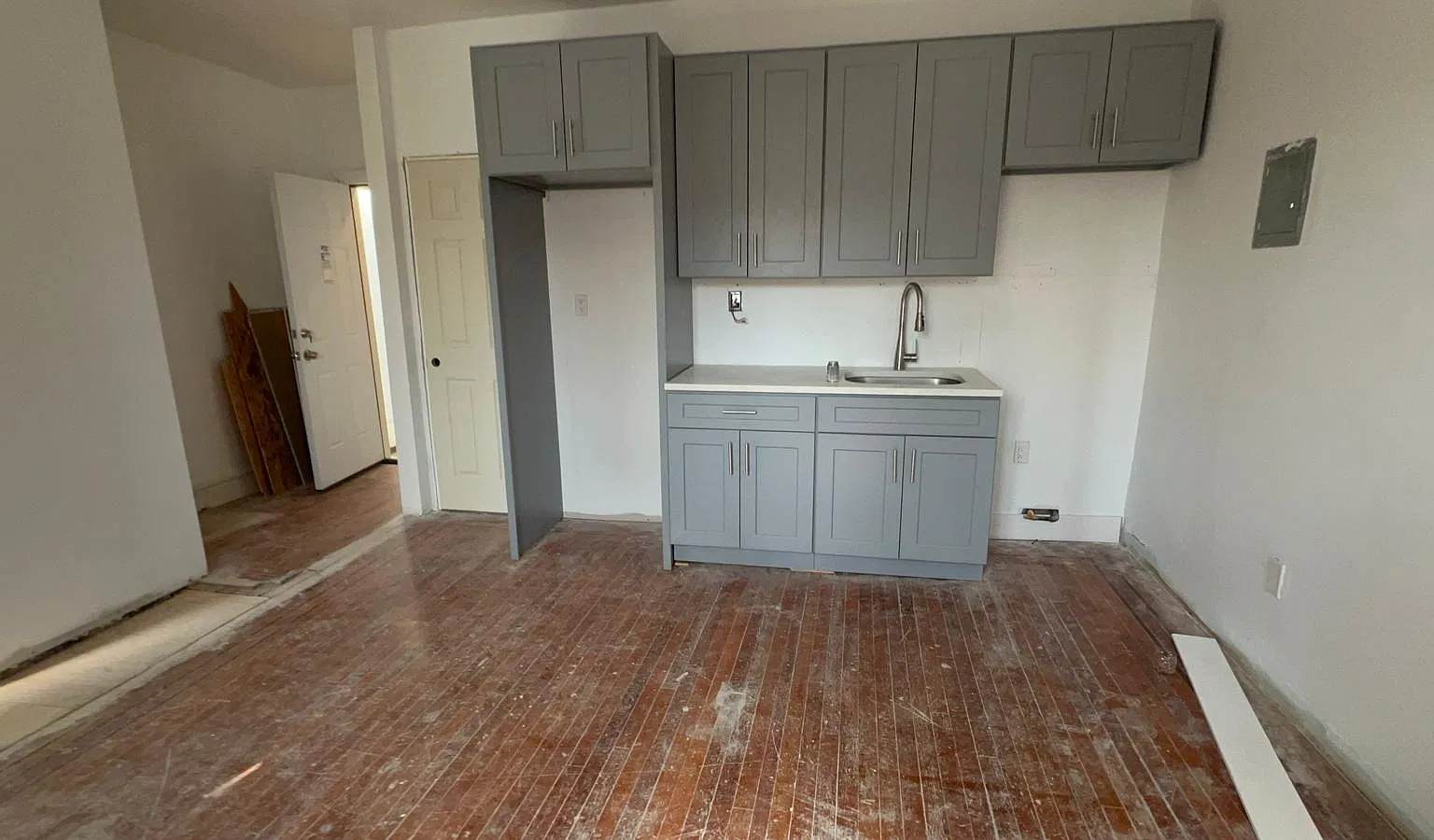 Studio, $2,550 — Photo 1