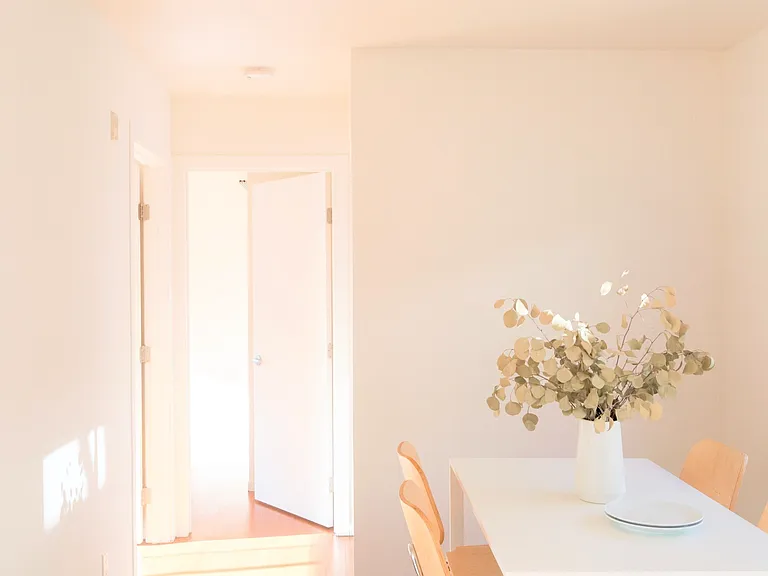 2117 W Clinton St #203 — Photo 8