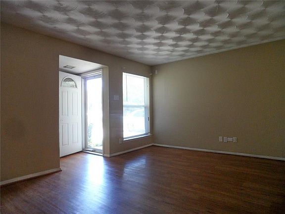 3rd image of 508 Cambridge Dr