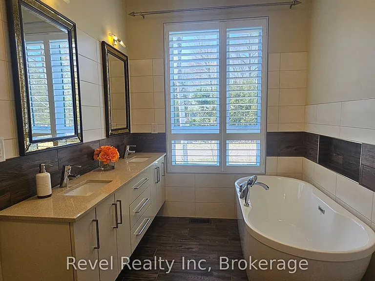 146 Moreau Pkwy — Photo 12