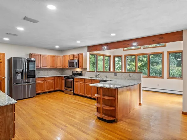 44 Boeske Ave, Maynard, MA 01754