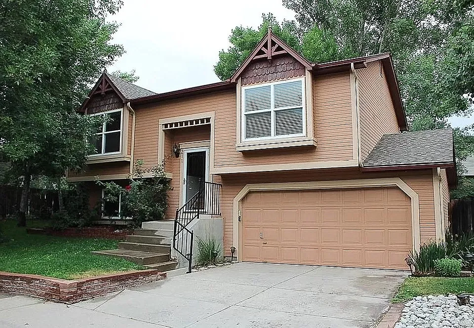 211 Redwood Cir