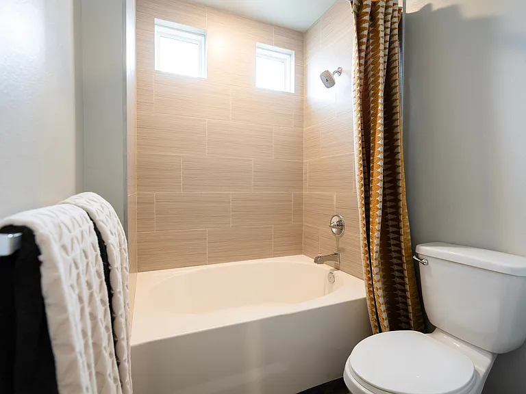 Dylan Point Loma Apartments — Photo 15