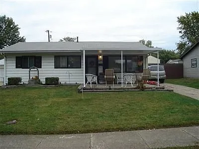 1175 Charlwood Ave photo 1