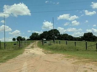 705 Us Highway 87 E, Stockdale, TX 78160