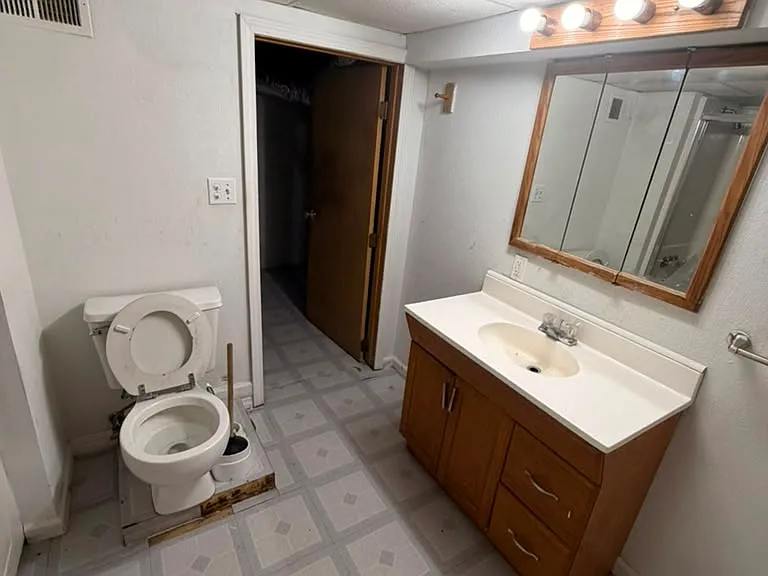 451 E Pearl St — Photo 35