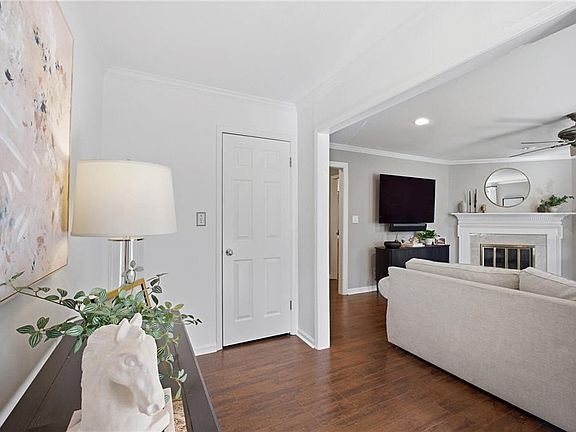 3rd image of 275 Chase Rd