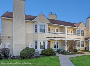 9 Fryer Ct, Hightstown, NJ 08520