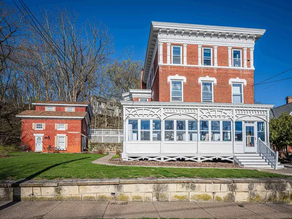 609 S Prospect St, Galena, IL 61036