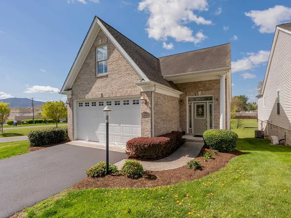 2590 Pleasant Hill Dr, Pulaski, VA 24301