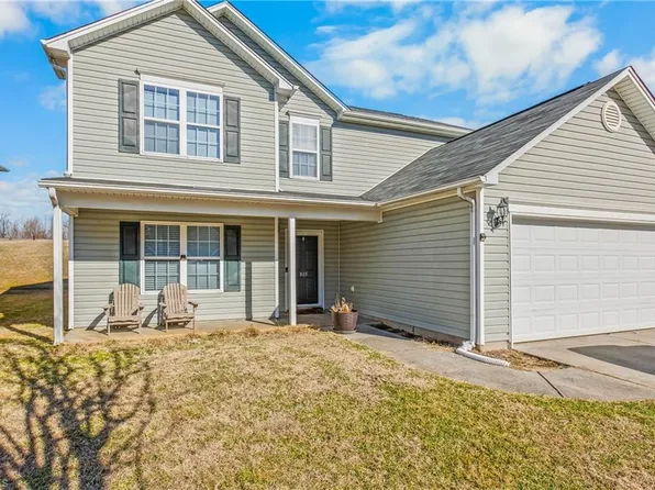 805 Forest Crest Dr, Greensboro, NC 27406