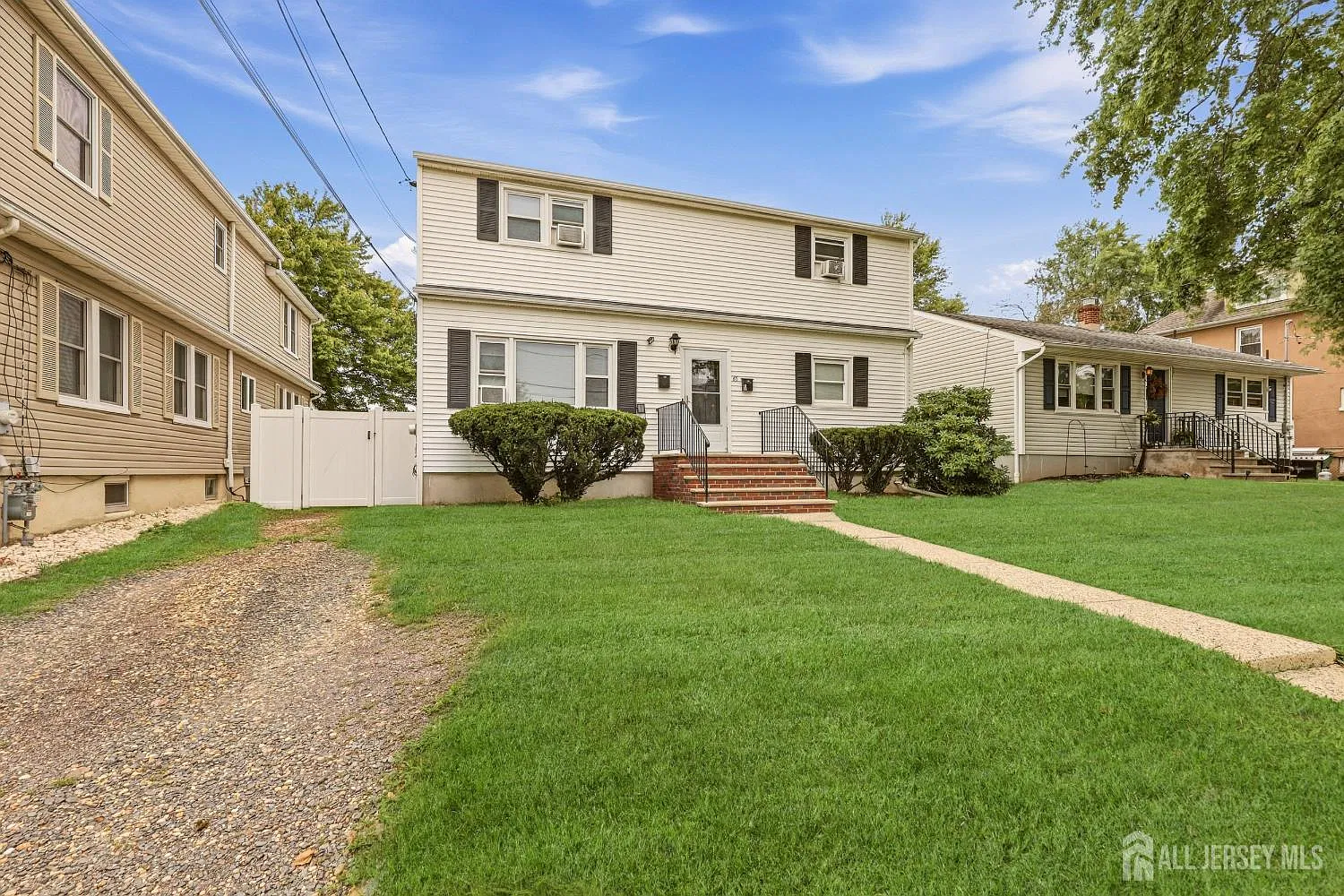 3 bed, 1.0 bath, $2,750 — Photo 2