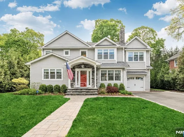 159 Hampton Pl, Ridgewood, NJ 07450