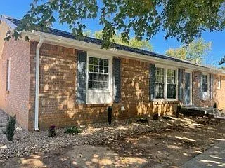215 Kirby Dr — Photo 1