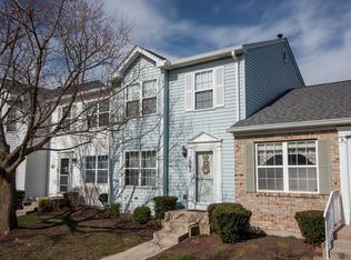 1562 Salem Ct, Geneva, IL 60134