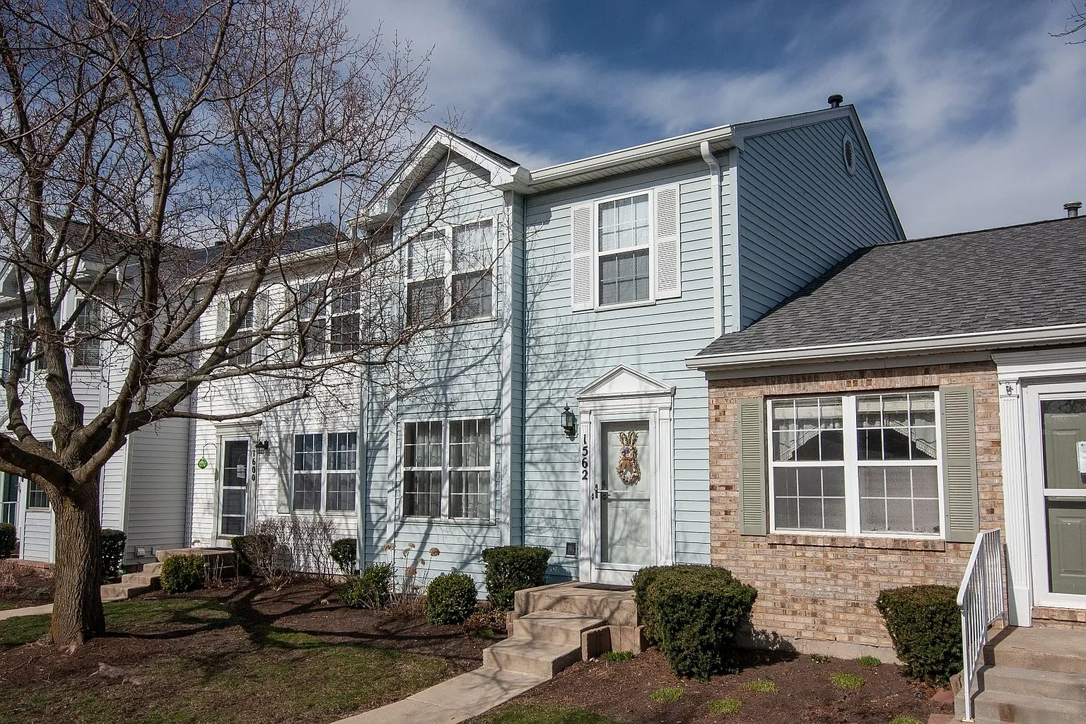 1562 Salem Ct photo 1