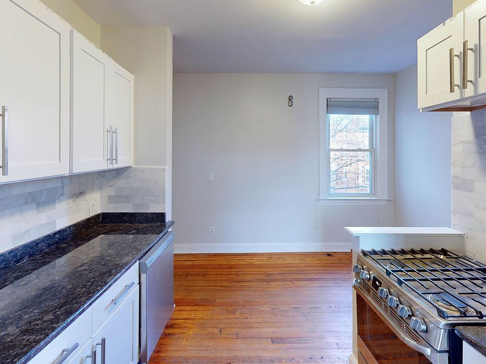 1st image of 542 Chapel St #4
