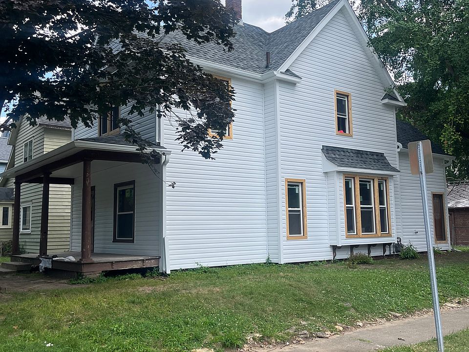 2nd image of 919 W University Ave