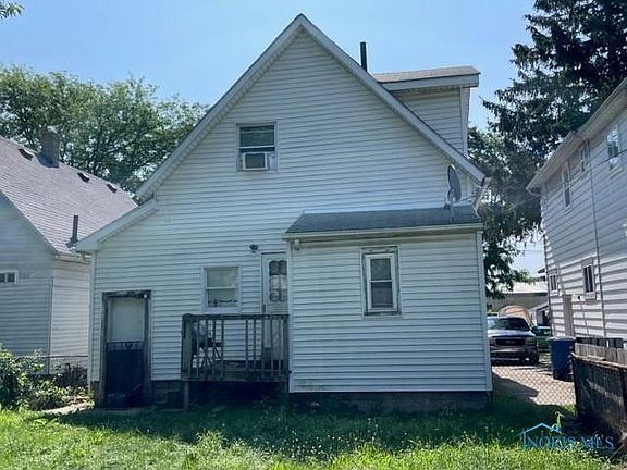 2nd image of 2445 Woodford St