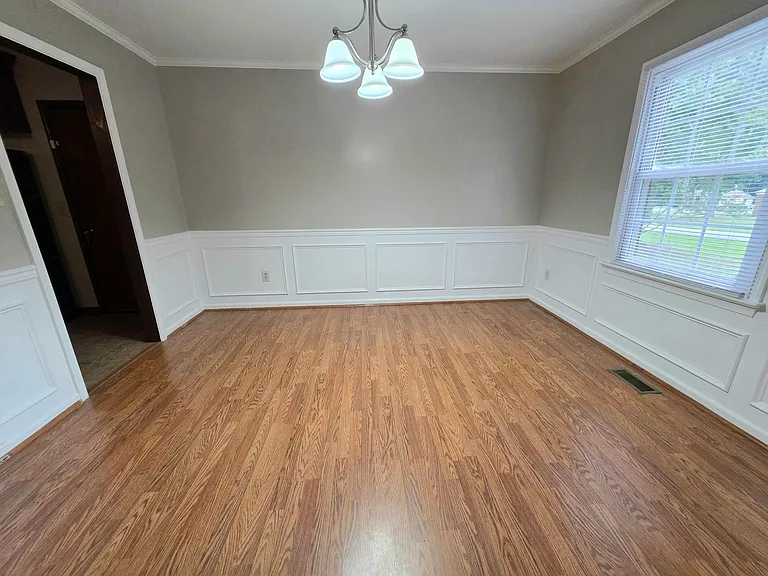 409 Rosewood Ln — Photo 6
