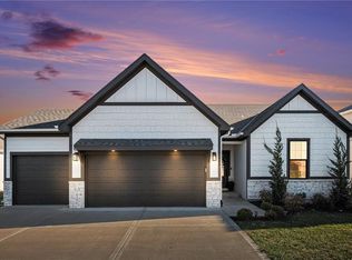 700 SE Colonial Dr, Blue Springs, MO 64014