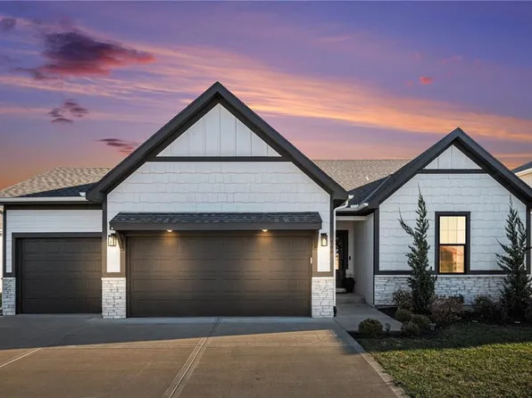 700 SE Colonial Dr, Blue Springs, MO 64014