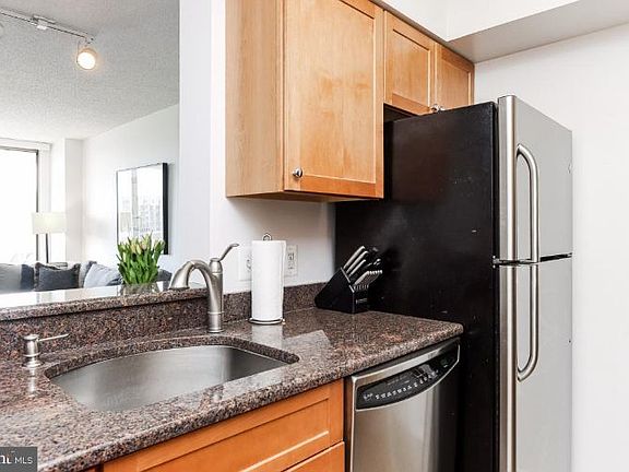 5th image of 4801 Fairmont Ave APT 609