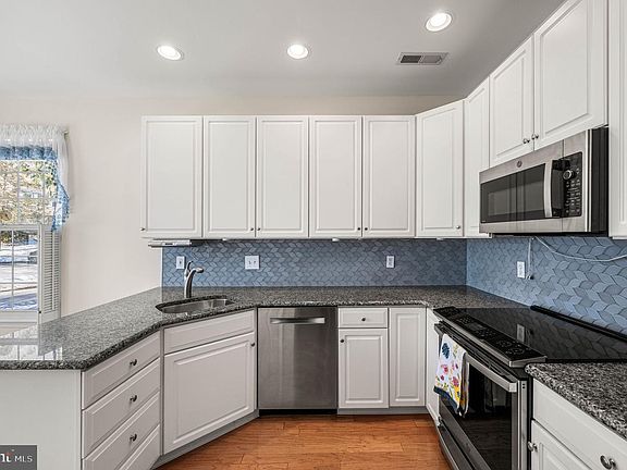 5th image of 1291 Country Club Dr