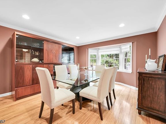 4th image of 23 Brittany Rd