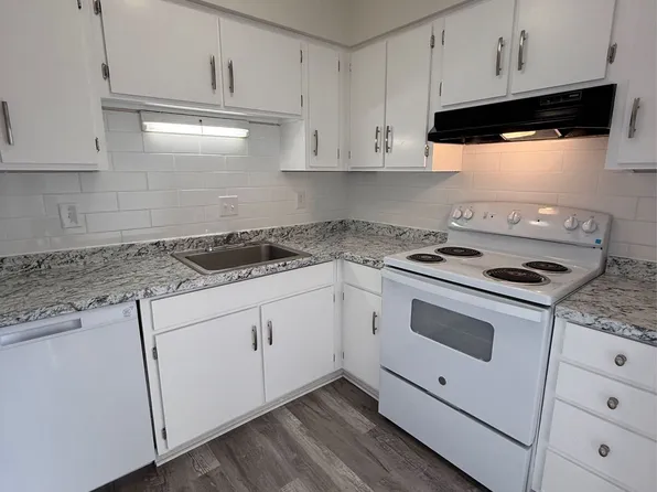 7981 Shady Oak Trl, Charlotte, NC