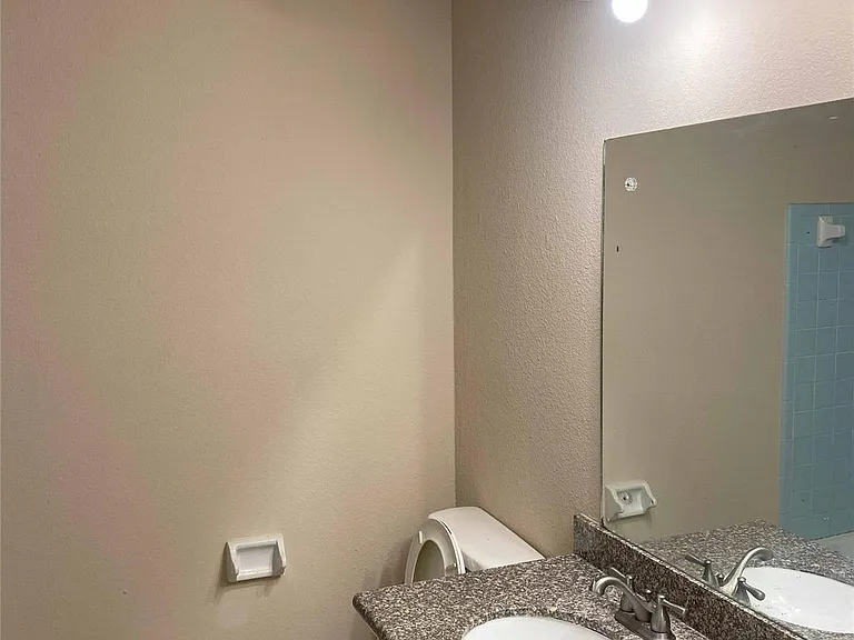 3219 Ashmont Ln — Photo 14