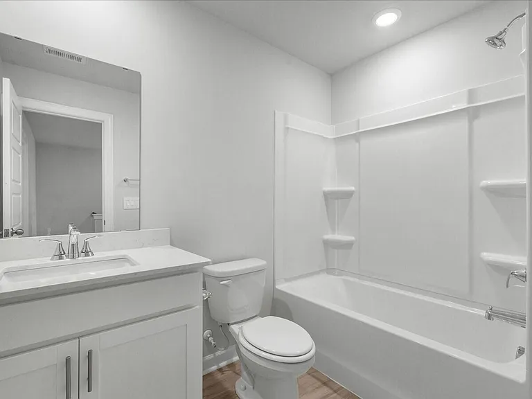855 Ernest Ln — Photo 10